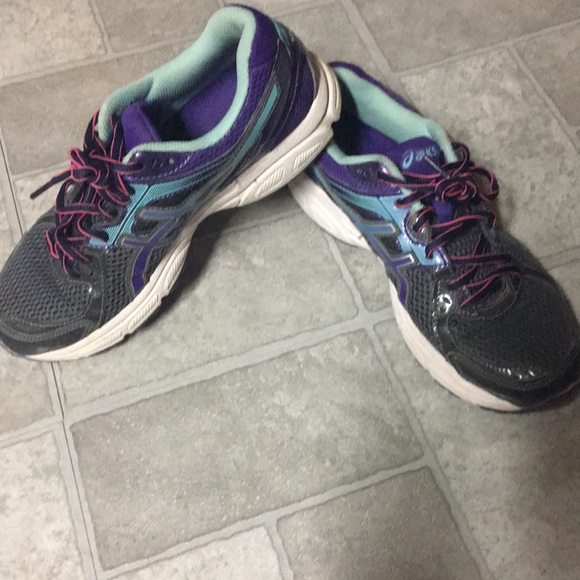 ASICS - Picture 3 of 3